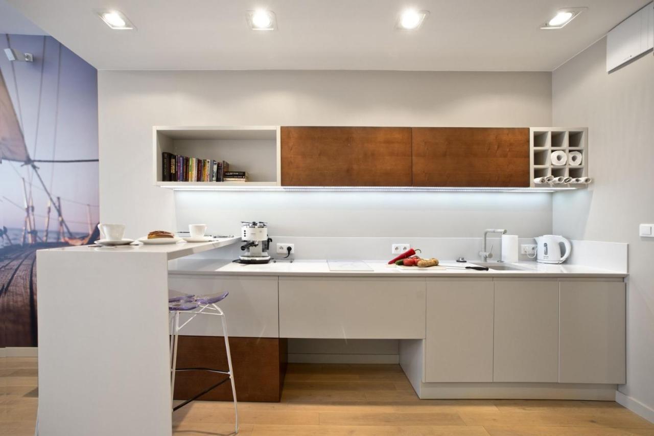 Triton Park Accommodation By P&O Serviced Apartments Varsóvia Exterior foto