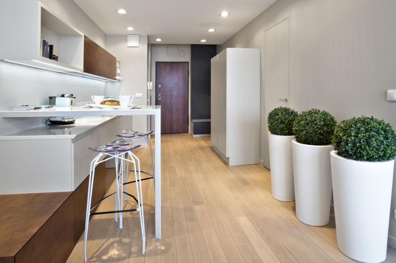 Triton Park Accommodation By P&O Serviced Apartments Varsóvia Exterior foto