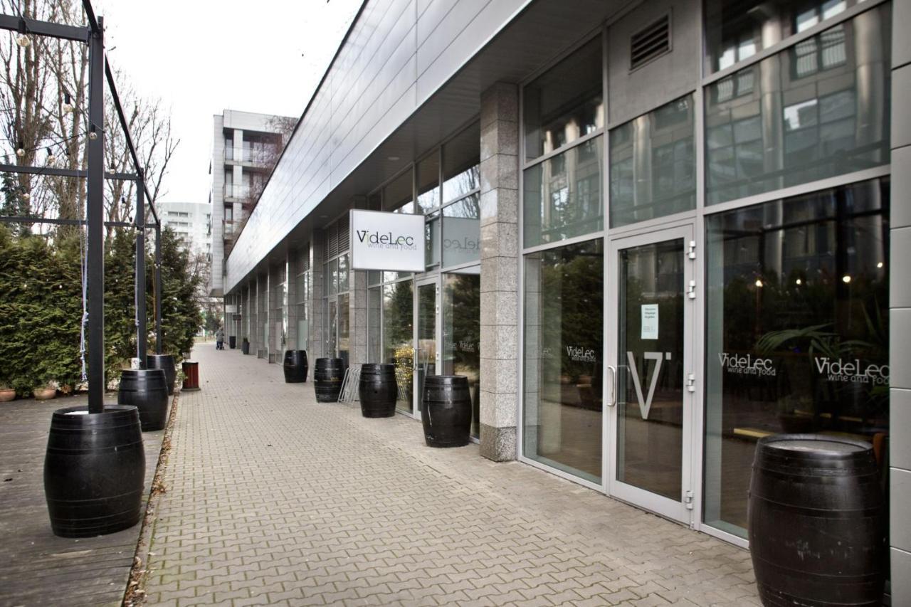 Triton Park Accommodation By P&O Serviced Apartments Varsóvia Exterior foto